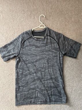 Men's Heather Gray LuluLemon Performance Shirt